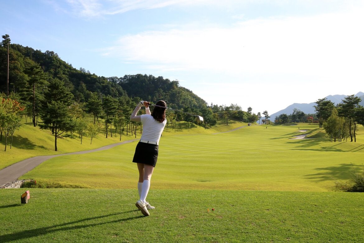  "Easing into the Green: Ideal Golf Courses for Beginners